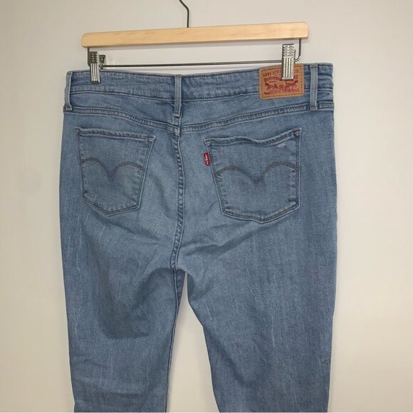 Levi’s Jeans Women’s Size 32 Light Wash Denim 712 Slim Mid-Rise Distressed Hem - Picture 9 of 12